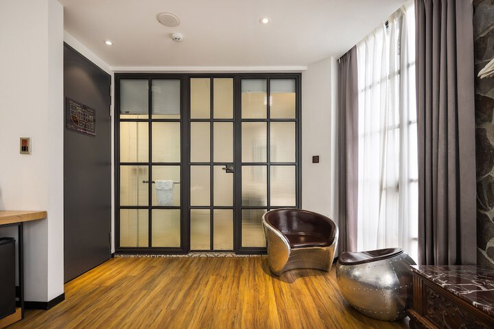Room 98 of 151