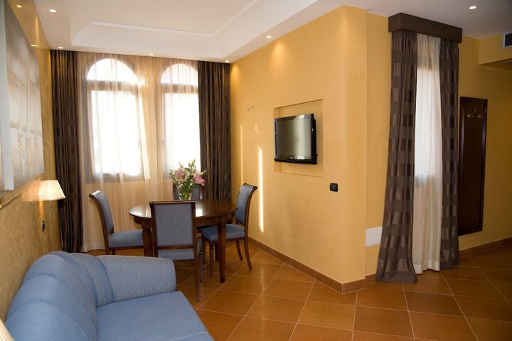 Room 16 of 60
