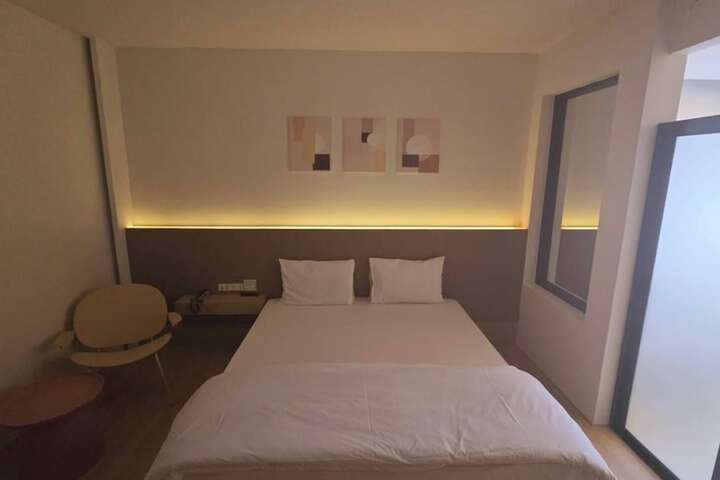Room 8 of 41