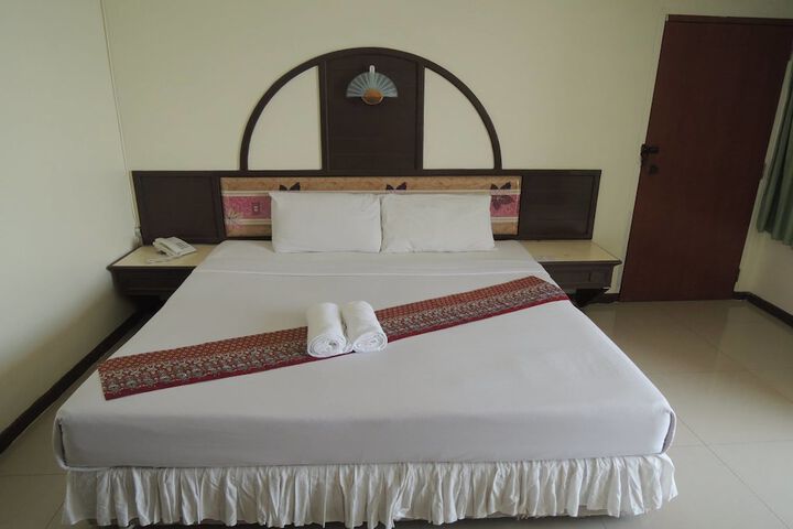 Room 9 of 37