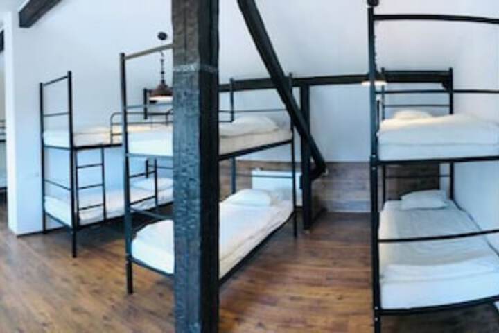 Room 8 of 9