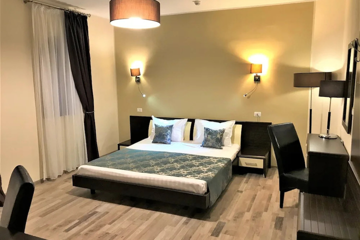 Room 5 of 13