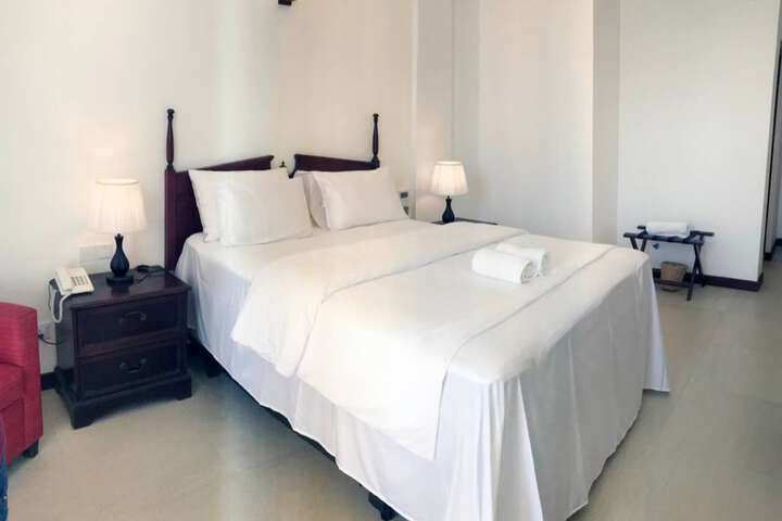 Room 16 of 170