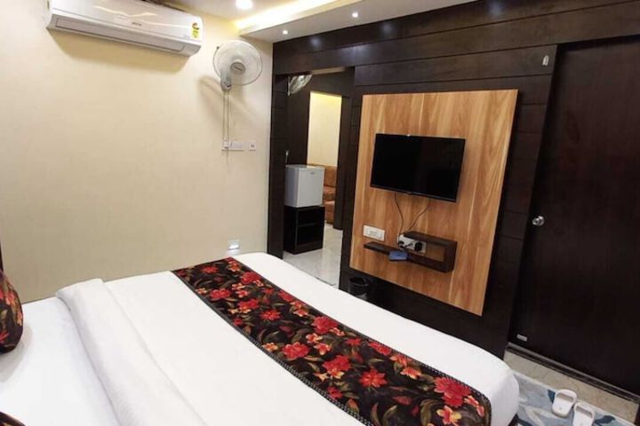 Room 5 of 15