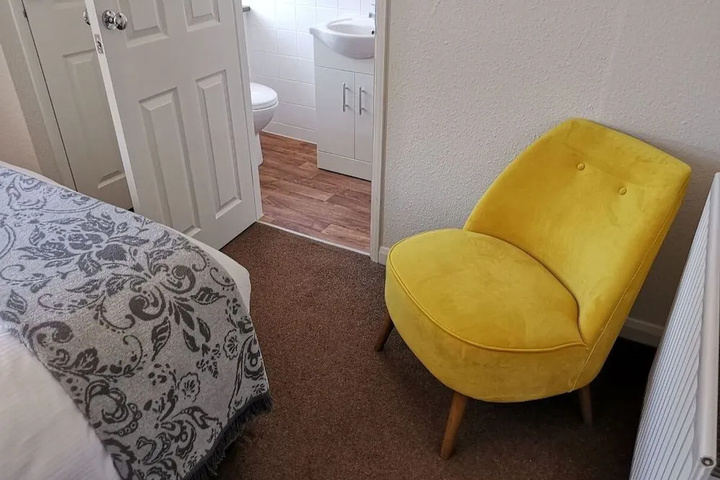 Room 4 of 10