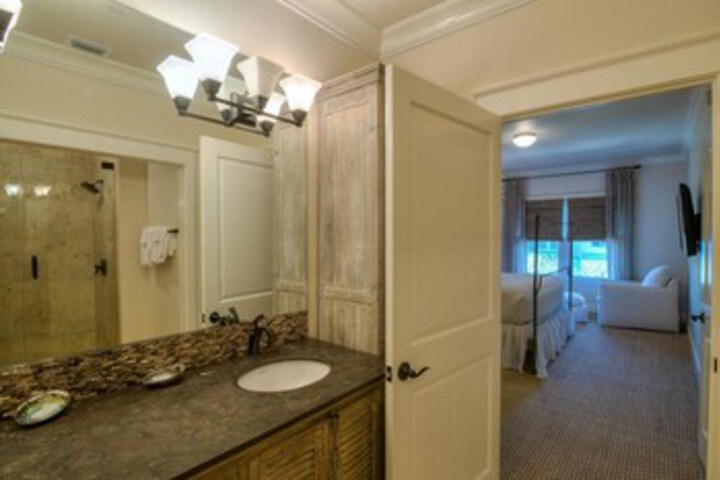 Room 4 of 33