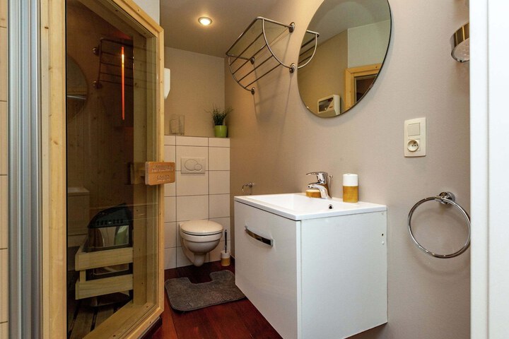 Room 28 of 53