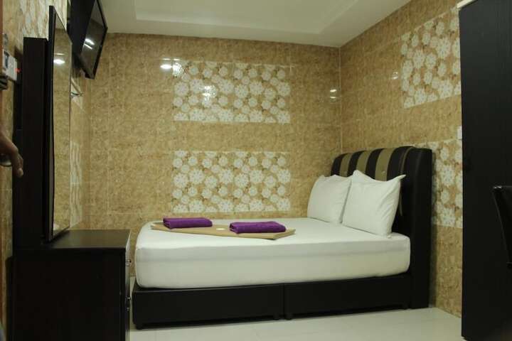Room 2 of 28