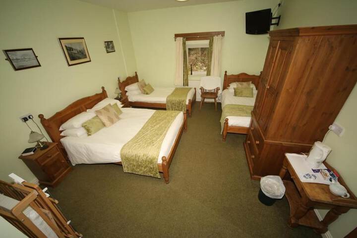 Ladybower Inn Image 12