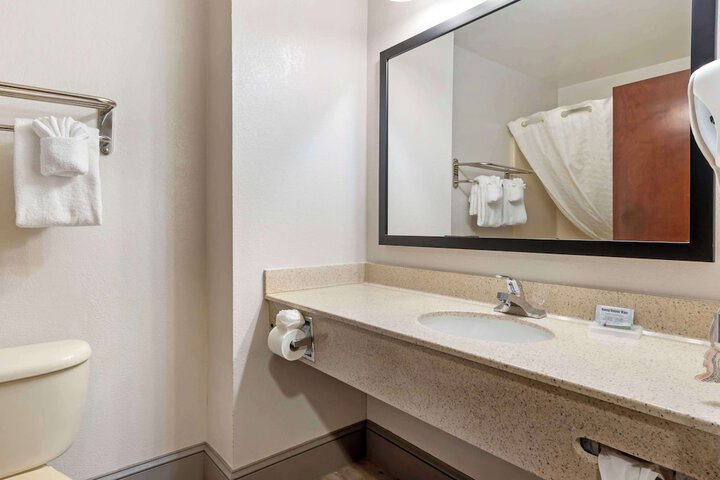 1 King Bed Microwave and Refrigerator Full Breakfast (14 of 14)