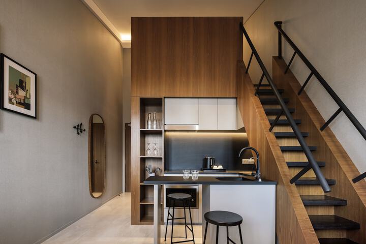 Room 10 of 37