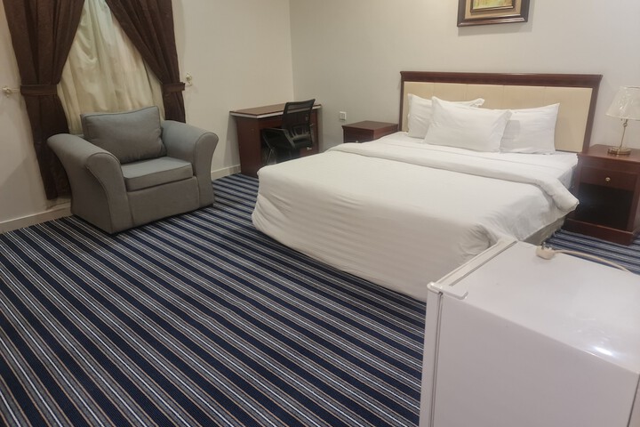 Room 27 of 80