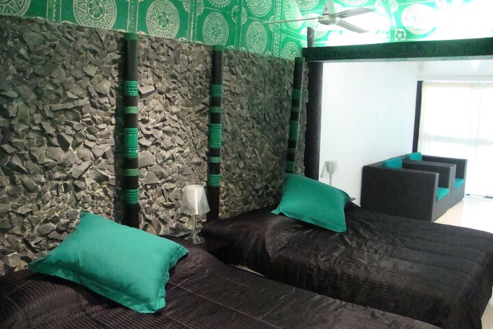 Room 3 of 68