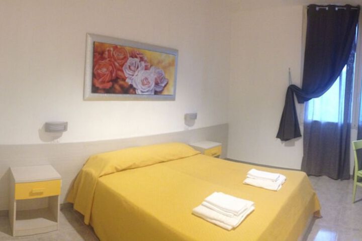 Room 12 of 32