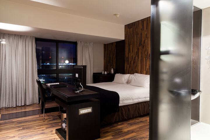 Room 16 of 56