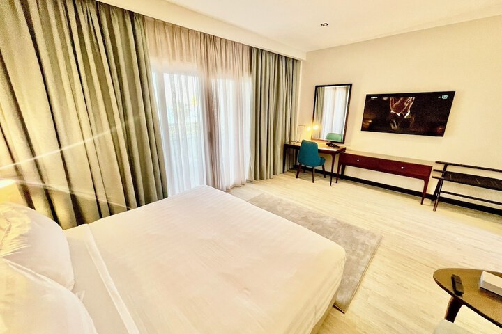 Room 9 of 83