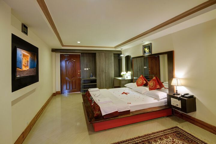 Room 10 of 33