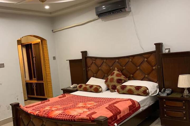Room 13 of 36