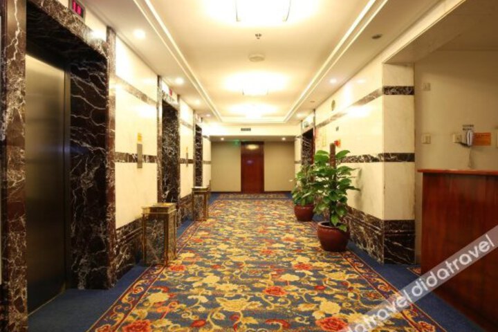 Yajin Hotel