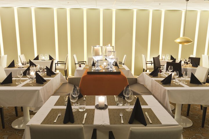 Dining 37 of 45