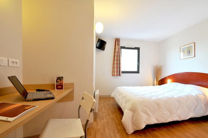 Room 8 of 27