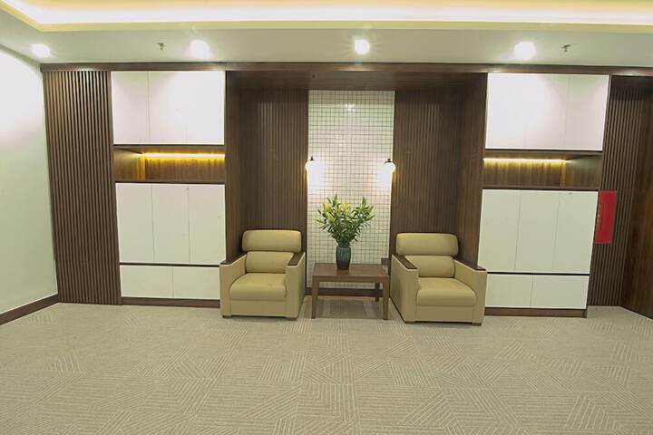 Ballroom/Hall 23 of 28