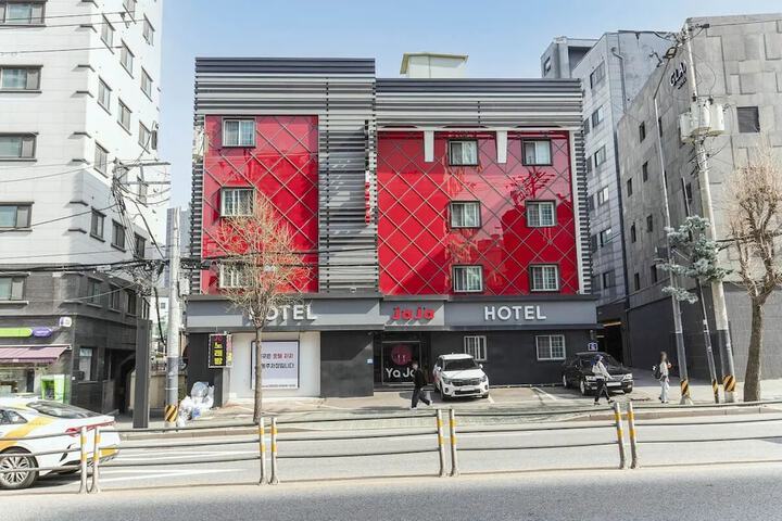 Hotel 7 of 41