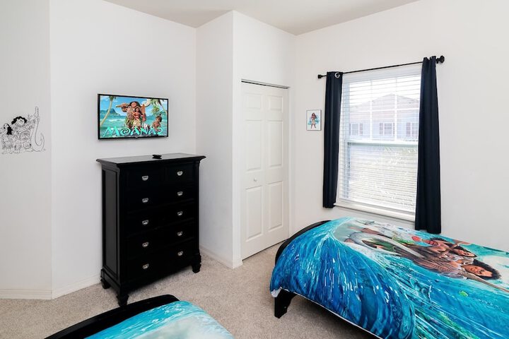 Room 11 of 40