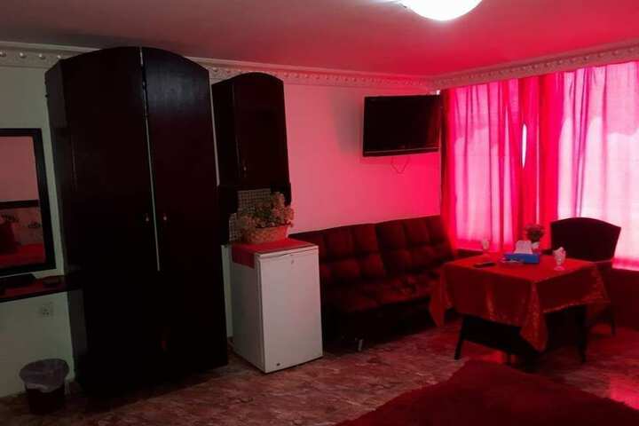 Room 6 of 15