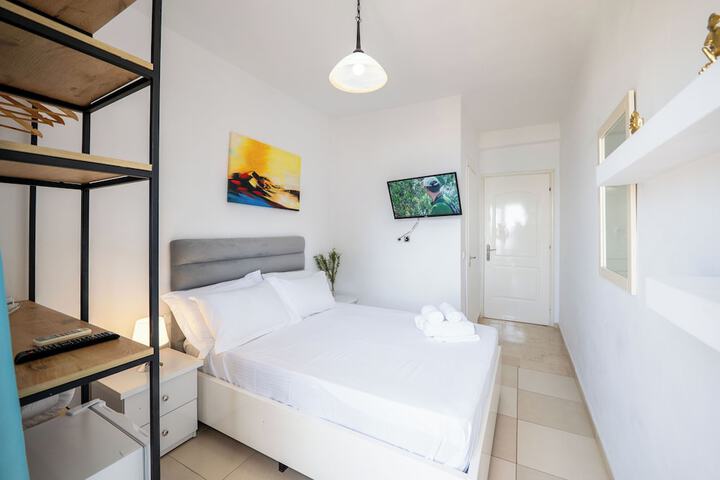 Room 33 of 297
