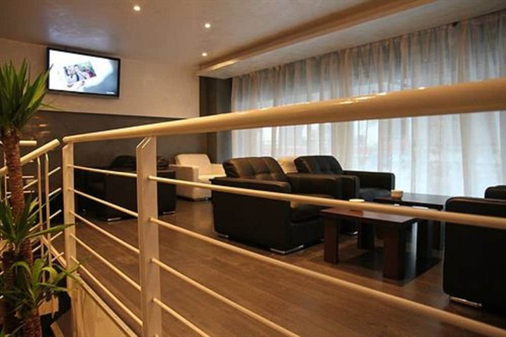 Entrance & Lobby