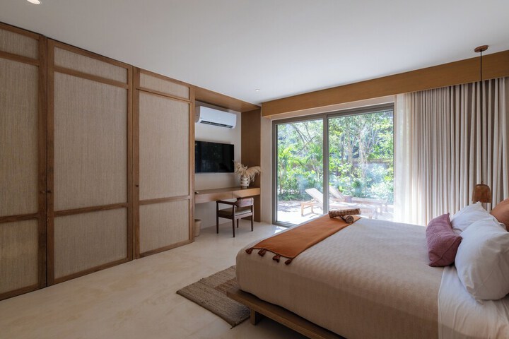 Room 49 of 80