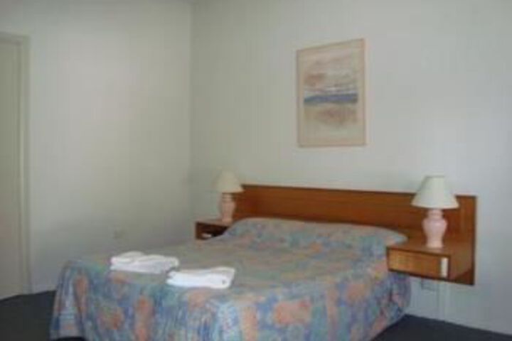 Room 2 of 10