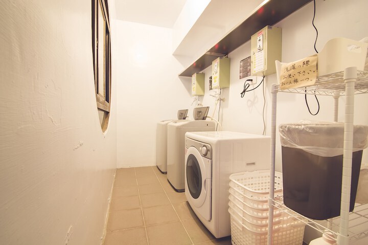 Laundry 25 of 39