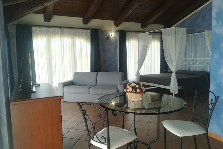 Room 9 of 34