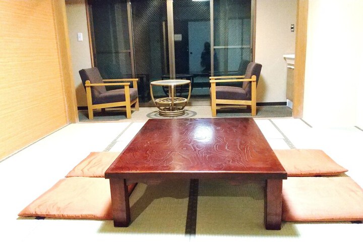 Room 32 of 76