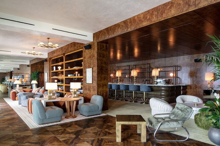 Lounge 56 of 60