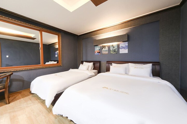 Room 16 of 26