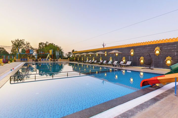 Pool 33 of 70