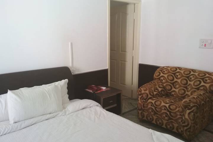 Room 16 of 60