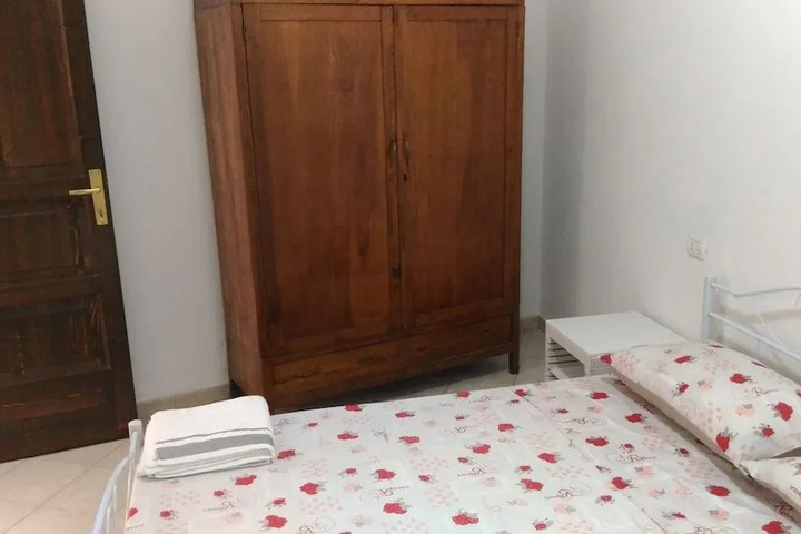 Room 6 of 15