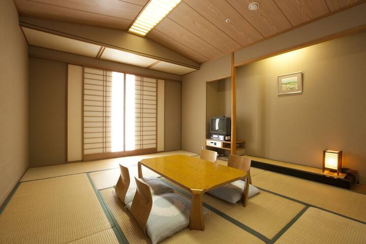 Room 5 of 32
