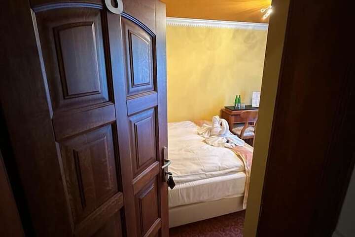 Room 58 of 106