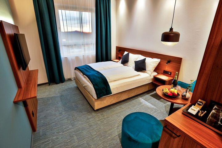 Room 7 of 107