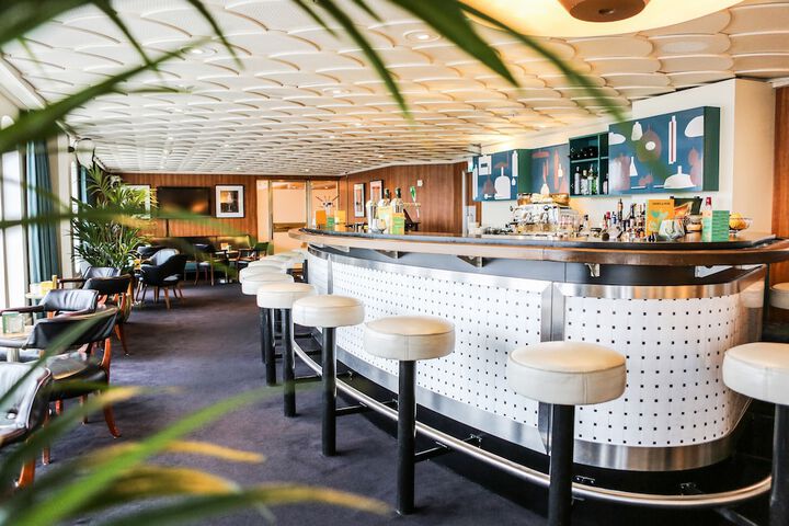Lounge 50 of 73
