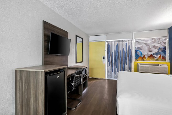 Room 10 of 40