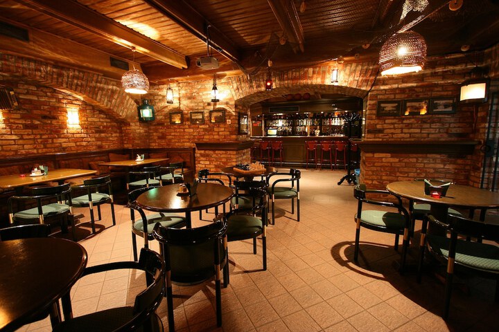 Lounge 49 of 66