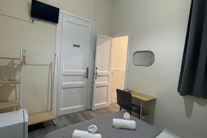 Room 9 of 43