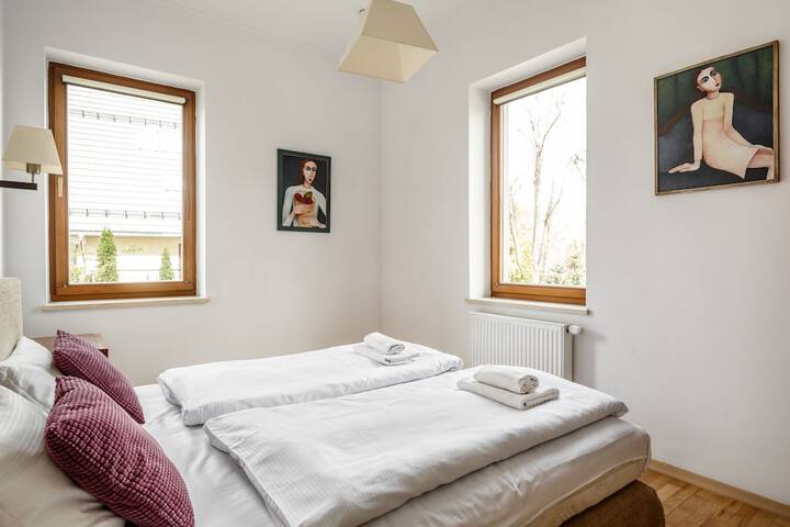 Room 5 of 165