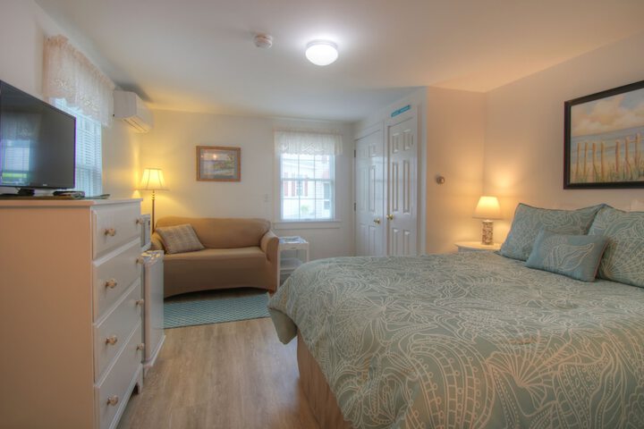 Room 4 of 77